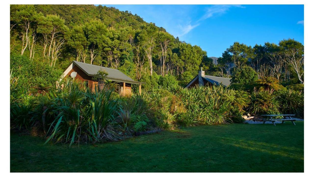 Paparoa Beach Hideaway With Hot Tub Barrytown Екстериор снимка