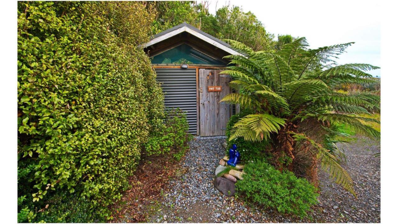 Paparoa Beach Hideaway With Hot Tub Barrytown Екстериор снимка