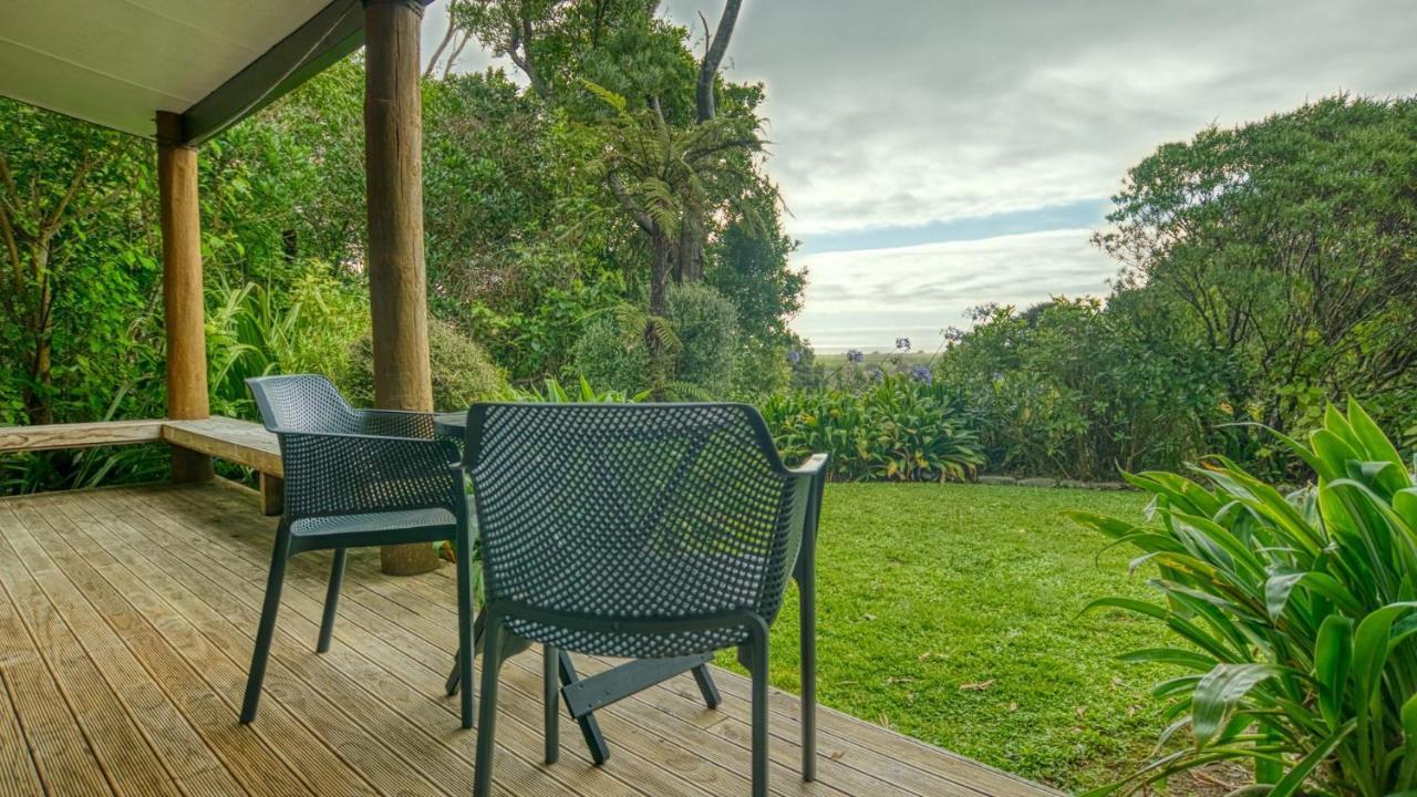 Paparoa Beach Hideaway With Hot Tub Barrytown Екстериор снимка