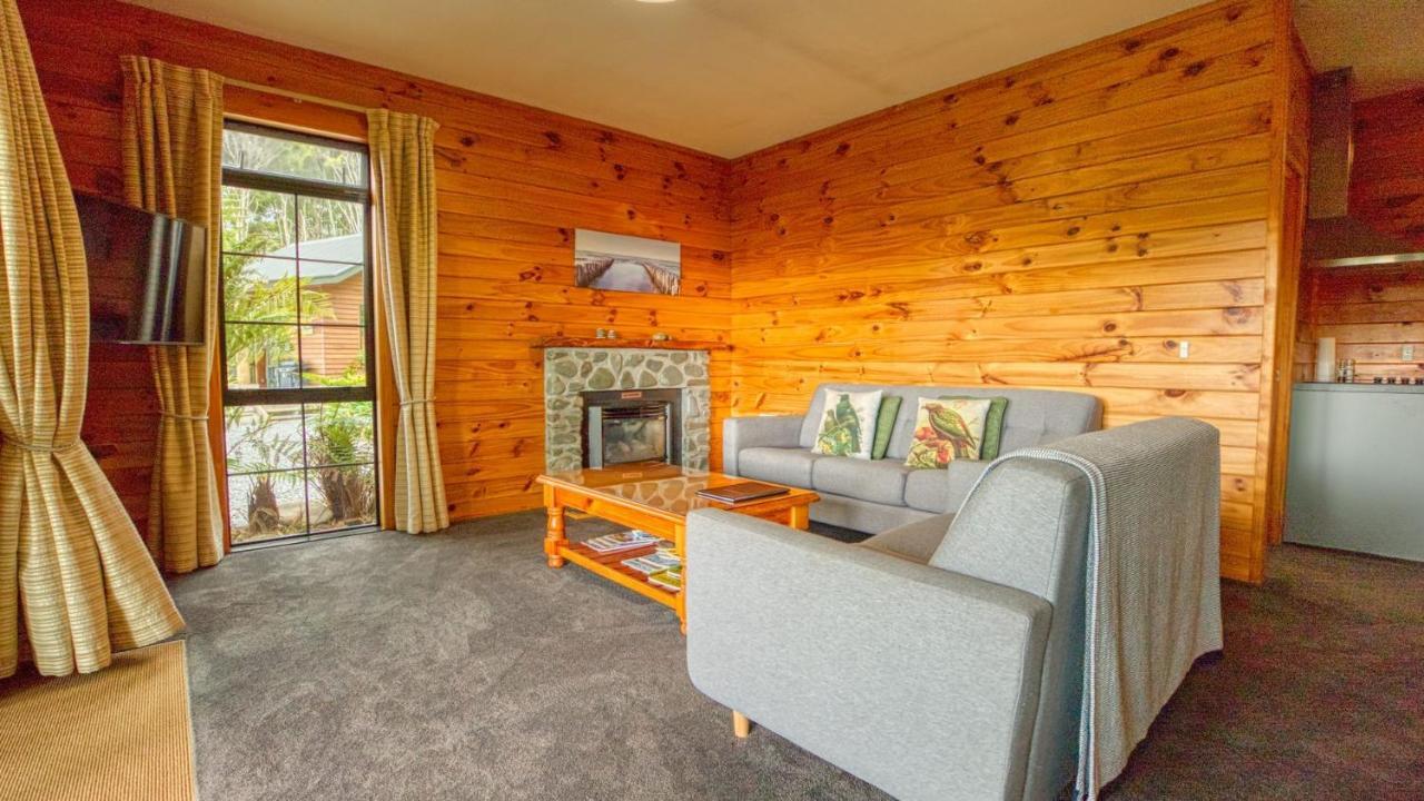 Paparoa Beach Hideaway With Hot Tub Barrytown Екстериор снимка