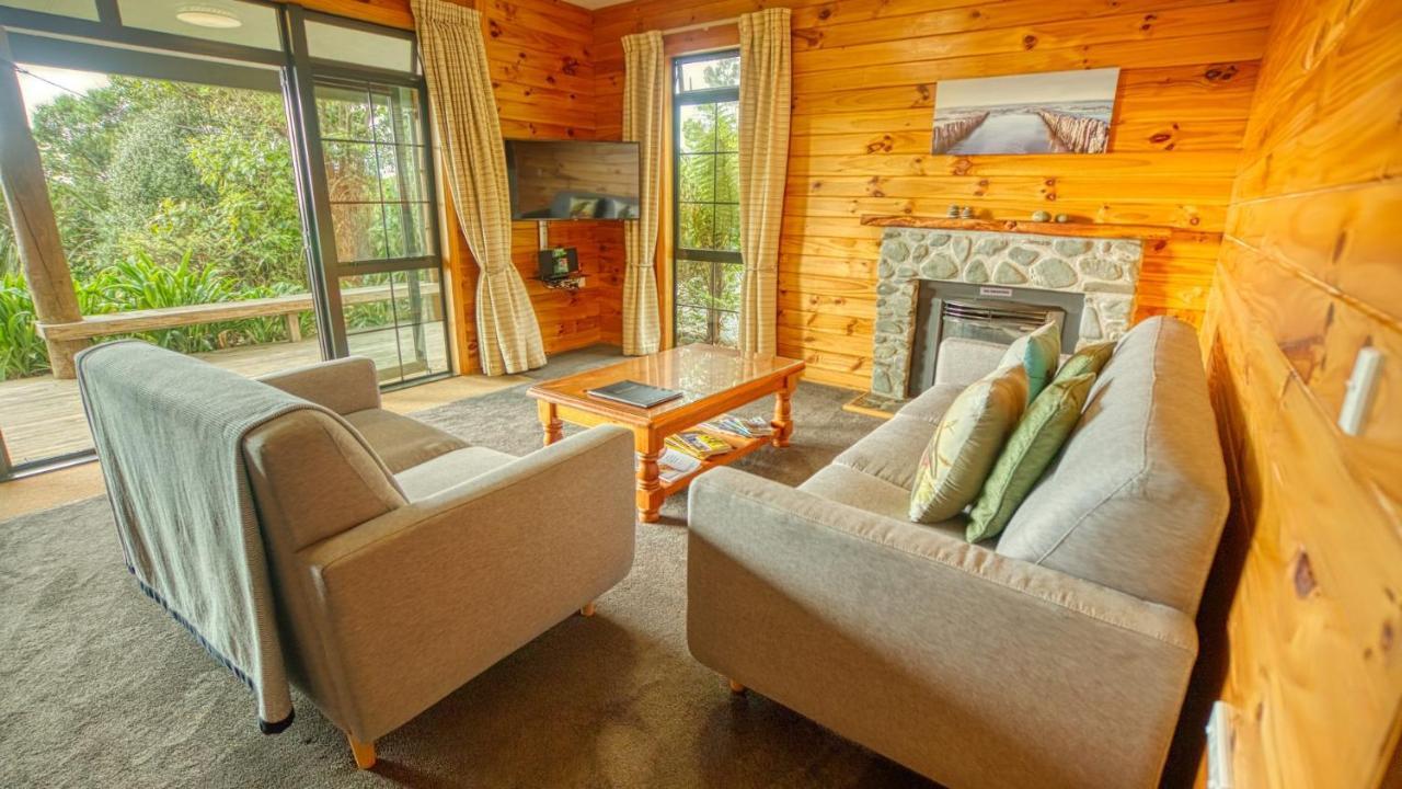 Paparoa Beach Hideaway With Hot Tub Barrytown Екстериор снимка