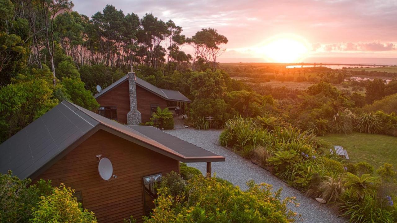 Paparoa Beach Hideaway With Hot Tub Barrytown Екстериор снимка