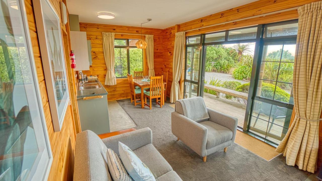 Paparoa Beach Hideaway With Hot Tub Barrytown Екстериор снимка