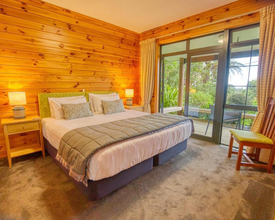 Paparoa Beach Hideaway With Hot Tub Barrytown Екстериор снимка