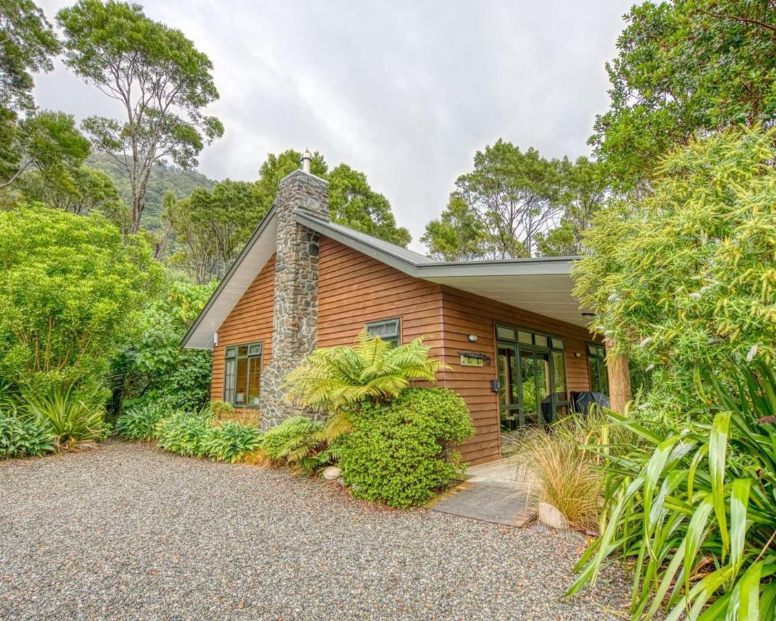 Paparoa Beach Hideaway With Hot Tub Barrytown Екстериор снимка