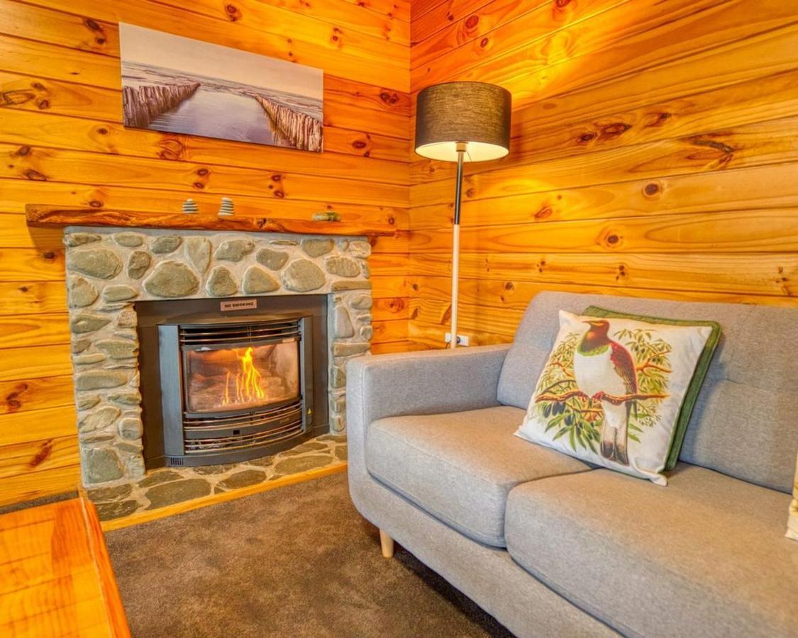 Paparoa Beach Hideaway With Hot Tub Barrytown Екстериор снимка