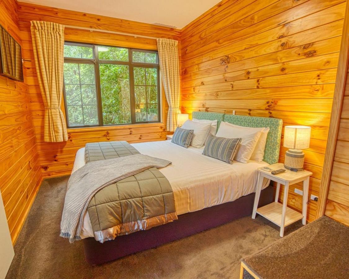 Paparoa Beach Hideaway With Hot Tub Barrytown Екстериор снимка