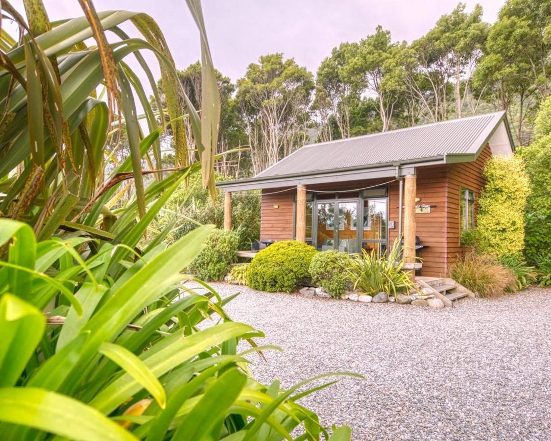 Paparoa Beach Hideaway With Hot Tub Barrytown Екстериор снимка